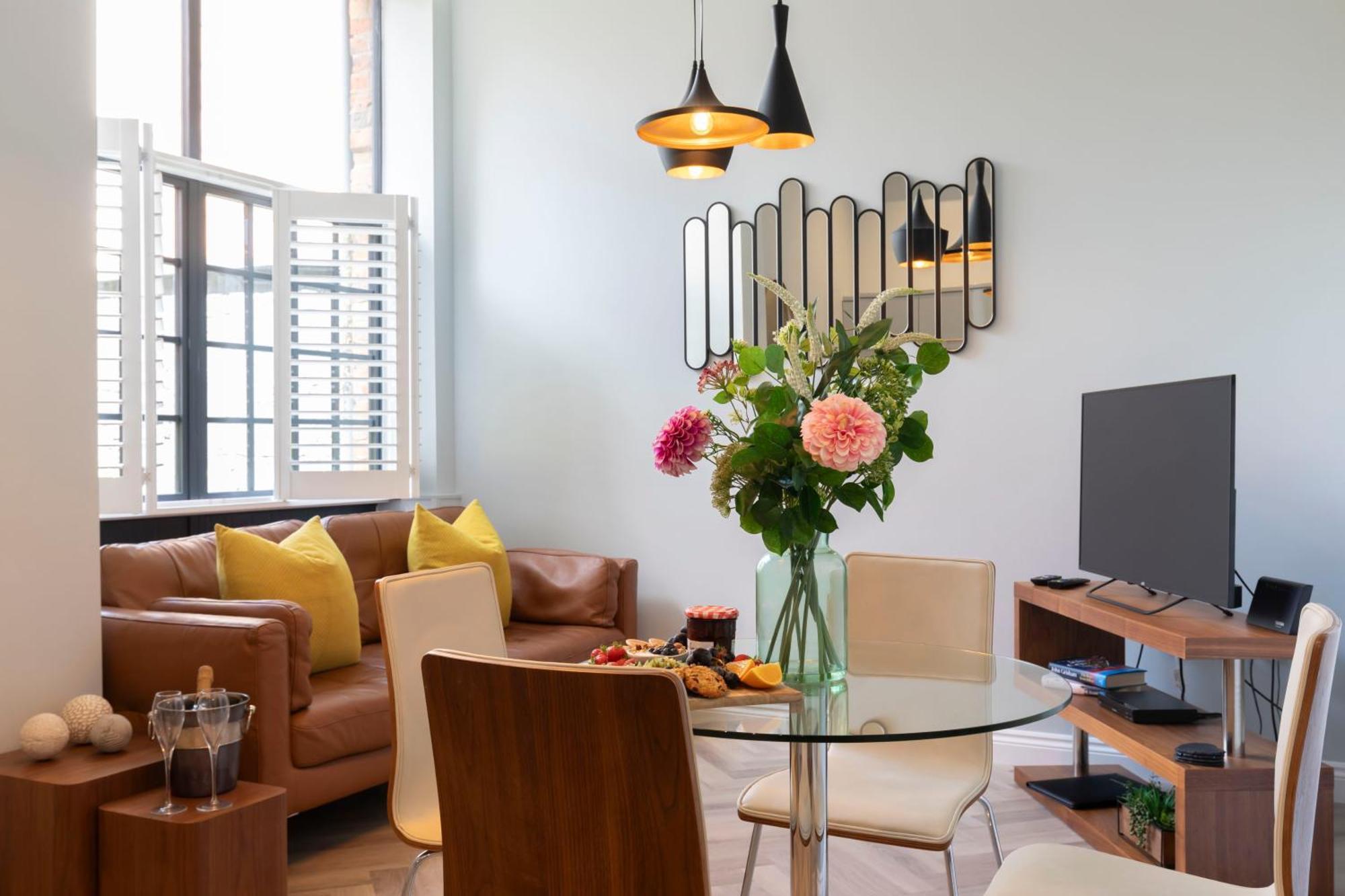 Elliot Oliver - Stylish 2 Bedroom Town Centre Apartment Τσέλτενχαμ Εξωτερικό φωτογραφία