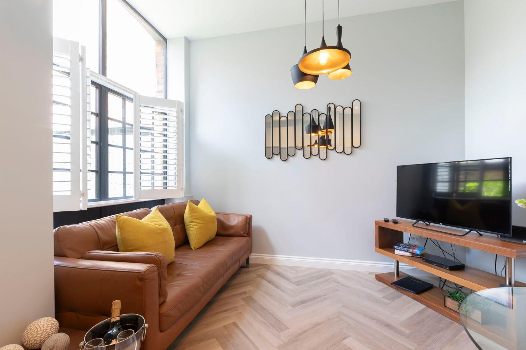 Elliot Oliver - Stylish 2 Bedroom Town Centre Apartment Τσέλτενχαμ Εξωτερικό φωτογραφία